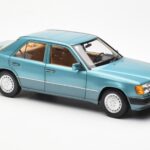 Mercedes 230E W124 Beryl Metallic Edice Dealera Norev 1:18 B66040698 - image 6 of 8