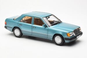 Mercedes 230E W124 Beryl Metallic Edice Dealera Norev 1:18 B66040698 Kov – obrázek 6 z 8