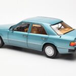 Mercedes 230E W124 Beryl Metallic Edice Dealera Norev 1:18 B66040698 - image 7 of 8