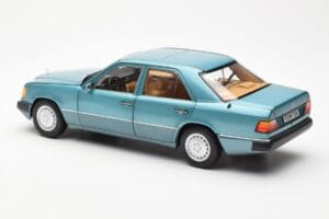 Mercedes 230E W124 Beryl Metallic Edice Dealera Norev 1:18 B66040698 Kov – obrázek 7 z 8