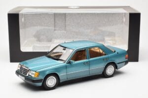 Mercedes 230E W124 Beryl Metallic Edice Dealera Norev 1:18 B66040698 Kov – obrázek 8 z 8