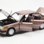 Mercedes 230E W124 Rosewood Metallic Edice Dealera Norev 1:18 B66040697 - image 2 of 8