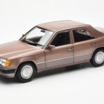 Mercedes 230E W124 Rosewood Metallic Edice Dealera Norev 1:18 B66040697