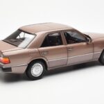 Mercedes 230E W124 Rosewood Metallic Edice Dealera Norev 1:18 B66040697 - image 3 of 8