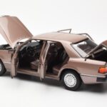 Mercedes 230E W124 Rosewood Metallic Edice Dealera Norev 1:18 B66040697 - image 5 of 8