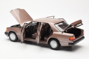 Mercedes 230E W124 Rosewood Metallic Edice Dealera Norev 1:18 B66040697 Kov – obrázek 5 z 8