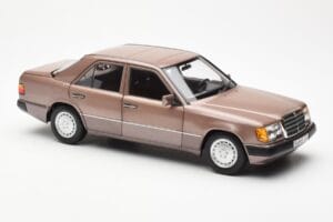 Mercedes 230E W124 Rosewood Metallic Edice Dealera Norev 1:18 B66040697 Kov – obrázek 6 z 8