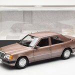 Mercedes 230E W124 Rosewood Metallic Edice Dealera Norev 1:18 B66040697 - image 8 of 8