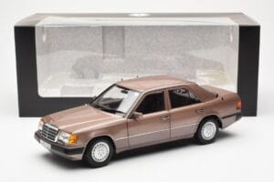 Mercedes 230E W124 Rosewood Metallic Edice Dealera Norev 1:18 B66040697 Kov – obrázek 8 z 8