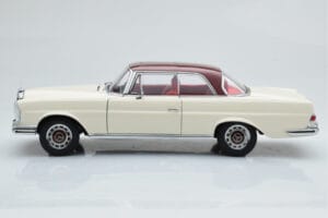 Mercedes 280 SE W108 Bílý AUTOart 1:18 76287 Kov – obrázek 5 z 8