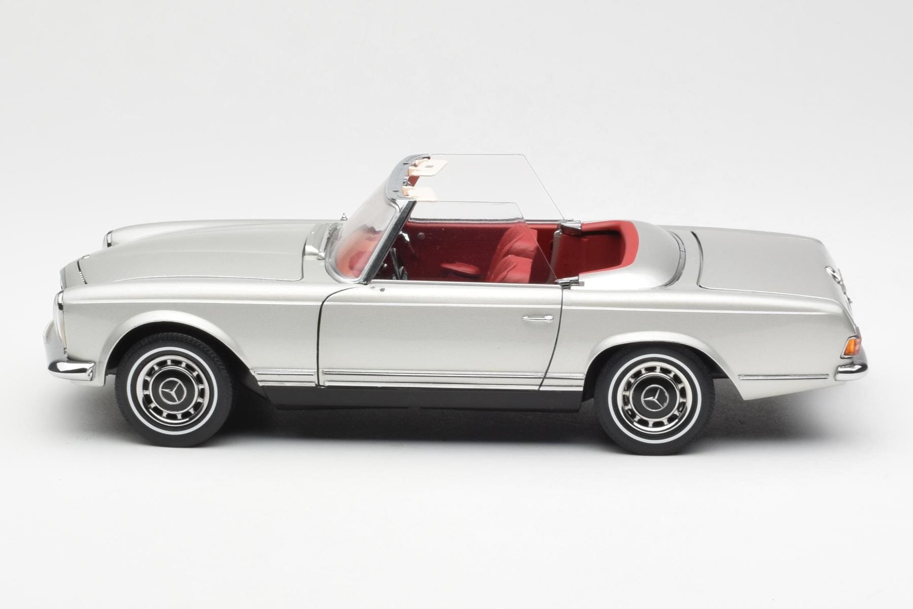Mercedes 280 SL W113 Pagoda Stříbrný Schuco 1:18 450035000 Kov – obrázek 4 z 8