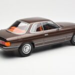 Mercedes 500 SLC C107 Hnědý KK-Scale 1:18 180851 - image 2 of 6