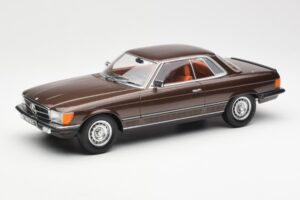 Mercedes 500 SLC C107 Hnědý KK-Scale 1:18 180851