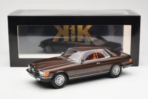 Mercedes 500 SLC C107 Hnědý KK-Scale 1:18 180851 Kov – obrázek 6 z 6