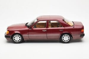 Mercedes 500E W124 Červený Metallic Edice Dealera Norev 1:18 B66040699 Kov – obrázek 4 z 8