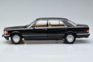 Mercedes 560 SEL W126 Černý Norev 1:18 183793 Kov – obrázek 4 z 7