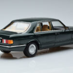Mercedes 560 SEL W126 Tmavě Zelená Metalíza Norev 1:18 - image 3 of 7