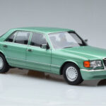 Mercedes 560 SEL W126 Světle Zelená Norev 1:18 - image 5 of 7