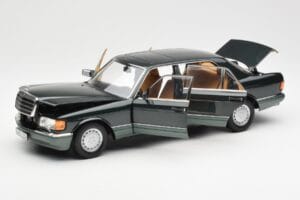 Mercedes 560 SEL W126 Night Zelená Metalická Dealer Edition Norev 1:18 B66040626 Kov – obrázek 2 z 8