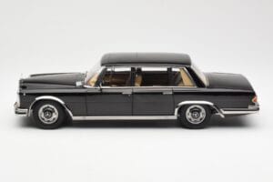 Mercedes 600 SWB W100 Černý KK-Scale 1:18 180601 Kov – obrázek 3 z 6
