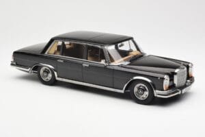 Mercedes 600 SWB W100 Černý KK-Scale 1:18 180601 Kov – obrázek 4 z 6