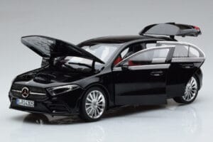 Mercedes A-Class W177 AMG Line Norev 1:18 183861 Kov – obrázek 2 z 7