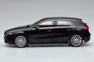 Mercedes A-Class W177 AMG Line Norev 1:18 183861 Kov – obrázek 4 z 7