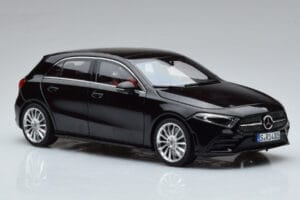 Mercedes A-Class W177 AMG Line Norev 1:18 183861 Kov – obrázek 5 z 7