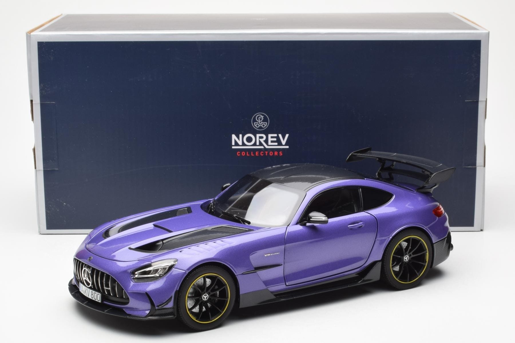 Mercedes AMG GT Black Series Fialový Asia Exclusive Norev 1:18 183907 Kov – obrázek 8 z 8