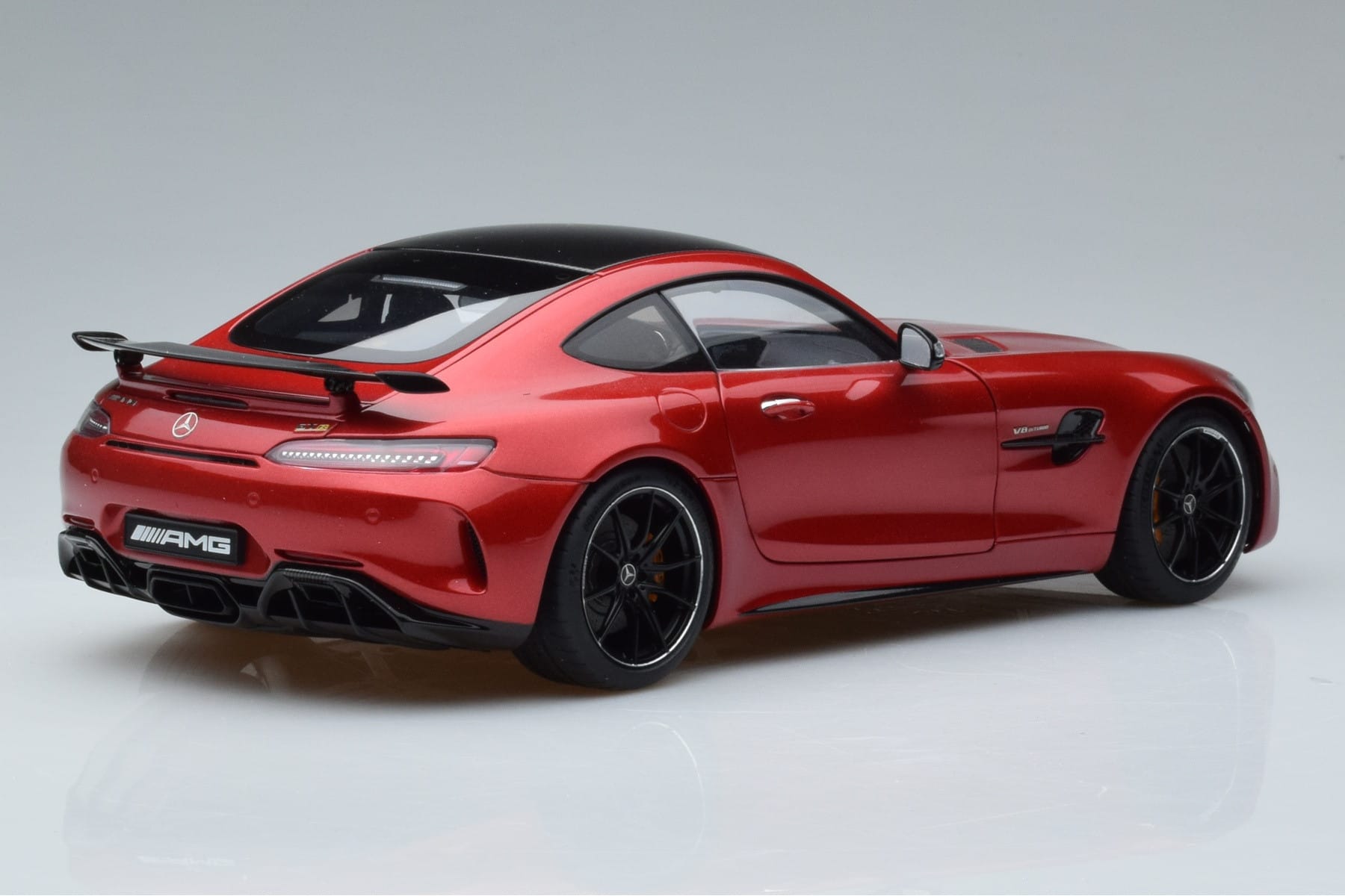 Mercedes AMG GT R C190 Kardinálská Červená AUTOart 1:18 76331 Kov – obrázek 3 z 7