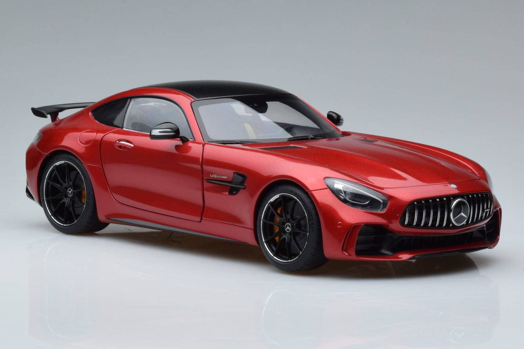 Mercedes AMG GT R C190 Kardinálská Červená AUTOart 1:18 76331 Kov – obrázek 5 z 7