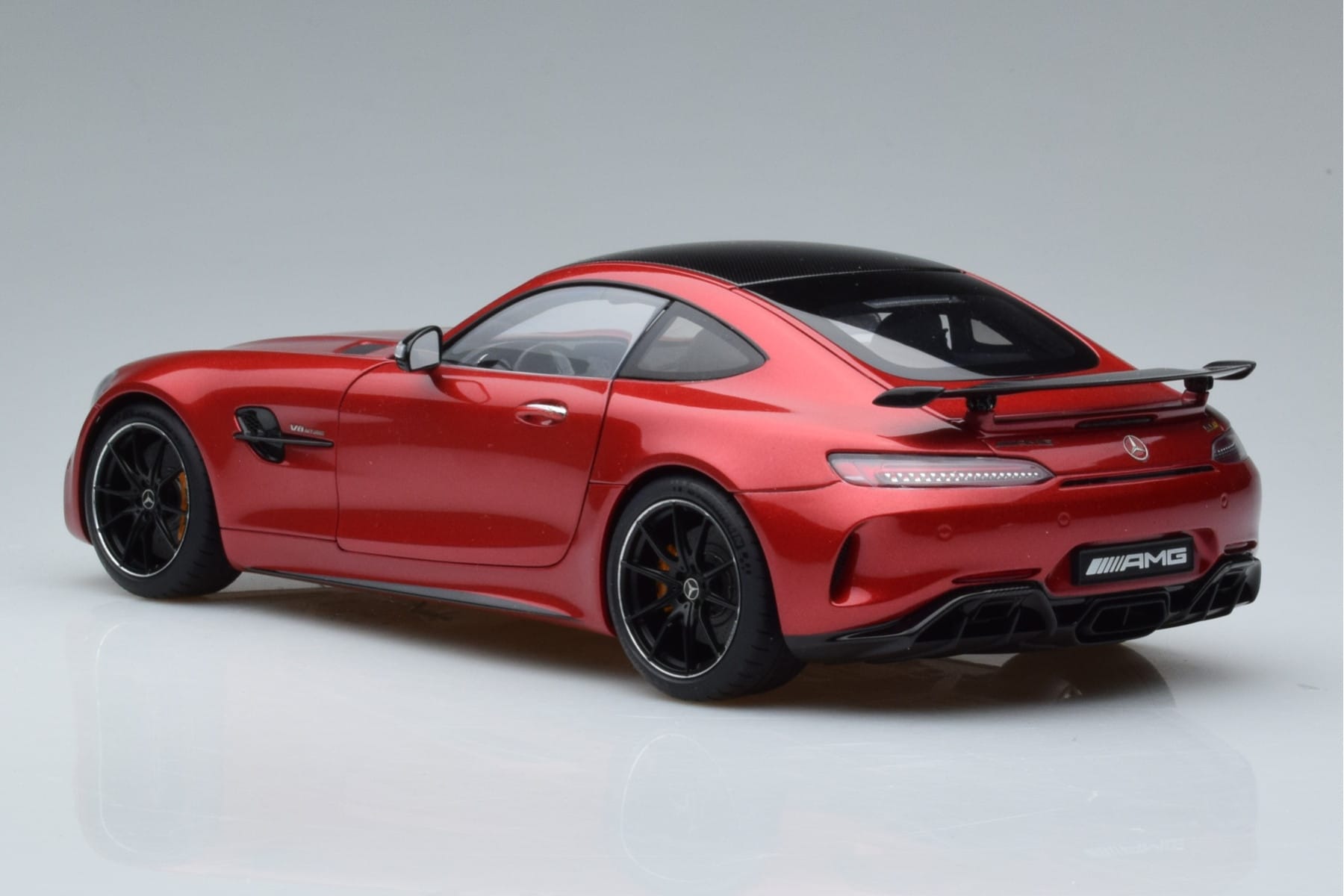 Mercedes AMG GT R C190 Kardinálská Červená AUTOart 1:18 76331 Kov – obrázek 6 z 7