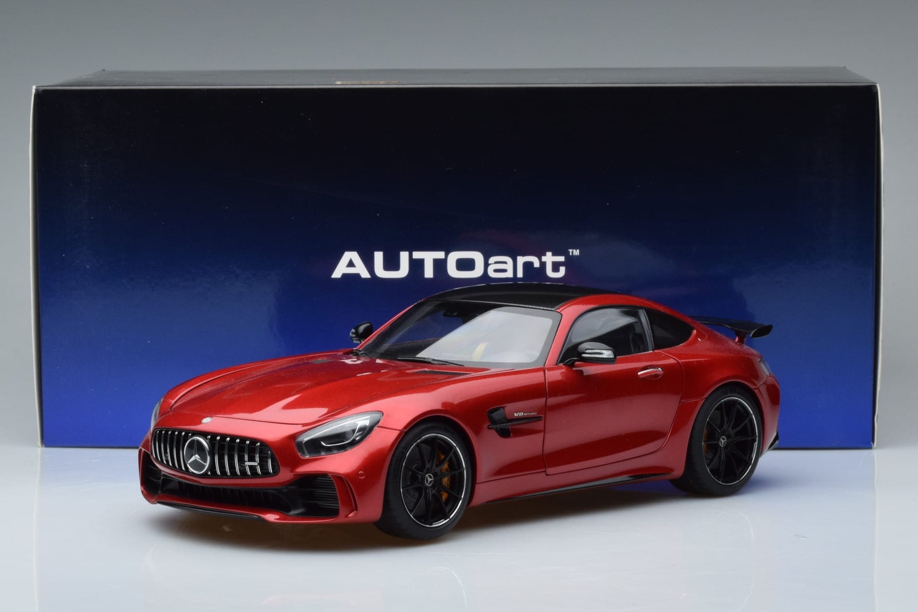 Mercedes AMG GT R C190 Kardinálská Červená AUTOart 1:18 76331 Kov – obrázek 7 z 7