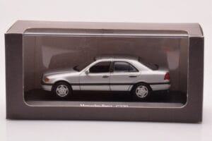 Mercedes C-Class W202 C220 Stříbrný Minichamps 1:43 B66005705-M1 Kov – obrázek 4 z 4