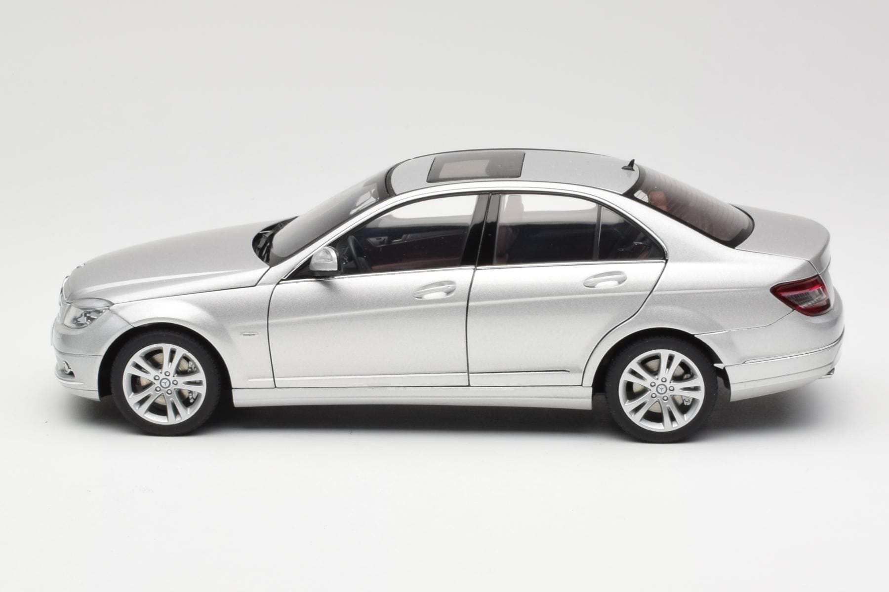 Mercedes C-Class W204 Avantgarde Stříbrný AUTOart 1:18 B66962368 Kov – obrázek 4 z 8