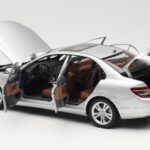 Mercedes C-Class W204 Avantgarde Stříbrný AUTOart 1:18 B66962368 - image 5 of 8