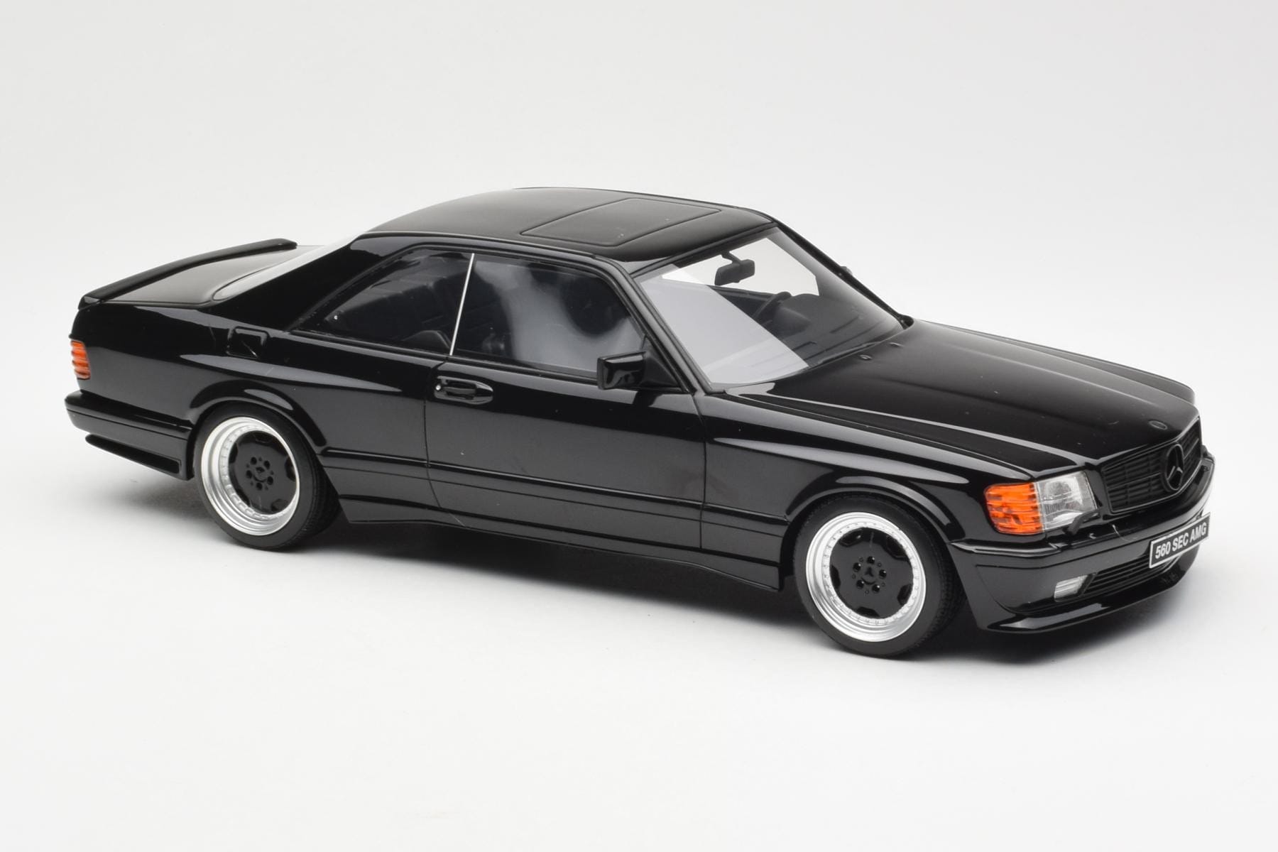 Mercedes 560 SEC C126 AMG Widebody Černý Otto 1:18 OT187 Pryskyřice – obrázek 4 z 6