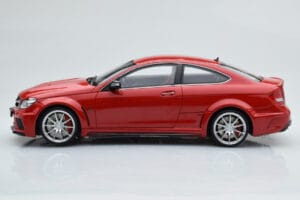 Mercedes C63 AMG W204 Black Series Červený GT Spirit 1:18 GT065 Pryskyřice – obrázek 3 z 6