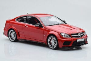 Mercedes C63 AMG W204 Black Series Červený GT Spirit 1:18 GT065 Pryskyřice – obrázek 4 z 6