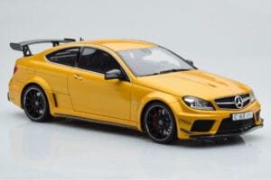 Mercedes C63 AMG W204 Black Series Zlatý GT Spirit 1:18 GT034 Pryskyřice – obrázek 4 z 6