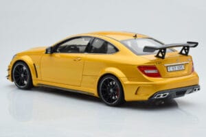 Mercedes C63 AMG W204 Black Series Zlatý GT Spirit 1:18 GT034 Pryskyřice – obrázek 5 z 6