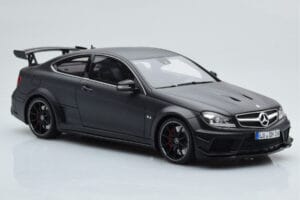 Mercedes C63 AMG W204 Black Series Matný Černý GT Spirit 1:18 GT843 Pryskyřice – obrázek 4 z 6