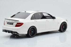 Mercedes C63 AMG W204 Bílý GT Spirit 1:18 GT166 Pryskyřice – obrázek 2 z 6