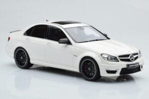 Mercedes C63 AMG W204 Bílý GT Spirit 1:18 GT166 Pryskyřice – obrázek 4 z 6