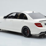 Mercedes C63 AMG W204 Bílý GT Spirit 1:18 - image 5 of 6