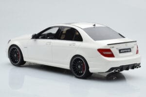 Mercedes C63 AMG W204 Bílý GT Spirit 1:18 GT166 Pryskyřice – obrázek 5 z 6
