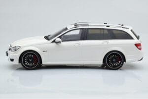 Mercedes C63 AMG S204 T-Model Bílý GT Spirit 1:18 GT147 Pryskyřice – obrázek 3 z 8