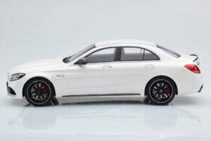 Mercedes C63S AMG W205 Bílý GT Spirit 1:18 B66960370 Pryskyřice – obrázek 3 z 6