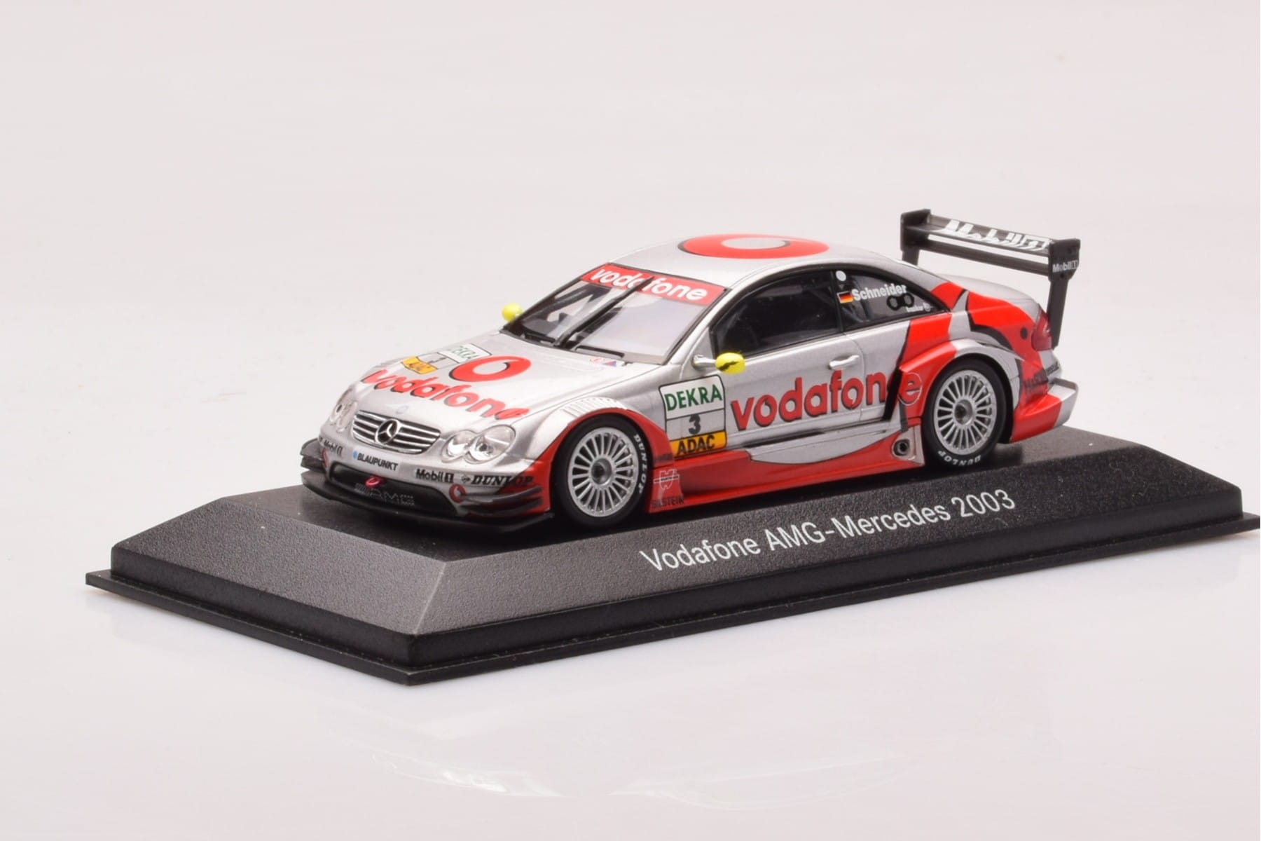 Mercedes CLK-DTM #3 B. Schneider Vodafone DTM 2003 Minichamps 1:43 B66961982 Kov – obrázek 2 z 4