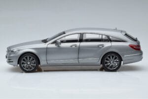 Mercedes CLS Shooting Brake X218 Alanite Šedý Norev 1:18 B66960117 Kov – obrázek 4 z 7